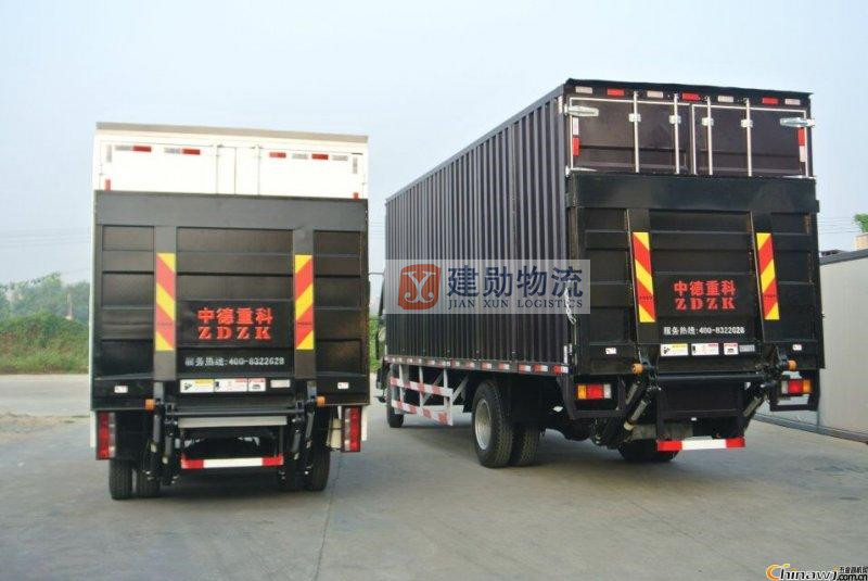 6.8米尾板厢车jpg.jpg
